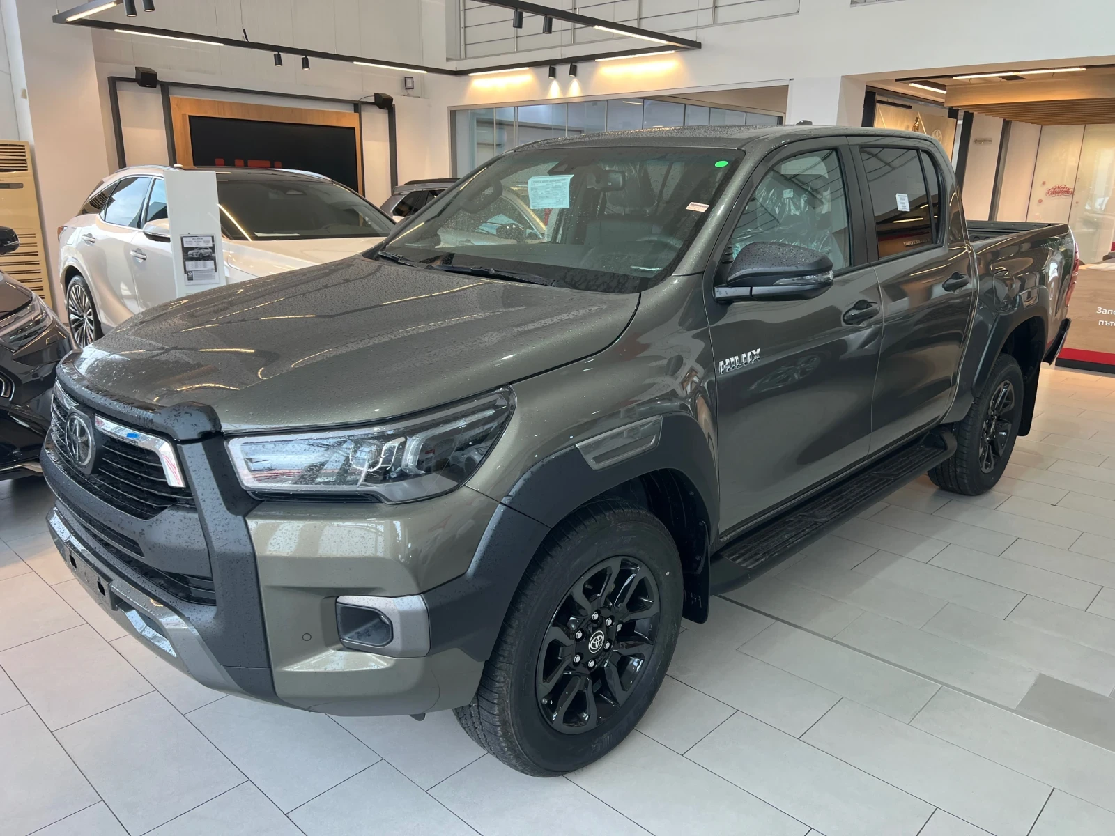 Toyota Hilux Invincible JBL MildHybrid 48V , снимка 2 - Автомобили и джипове - 53996841