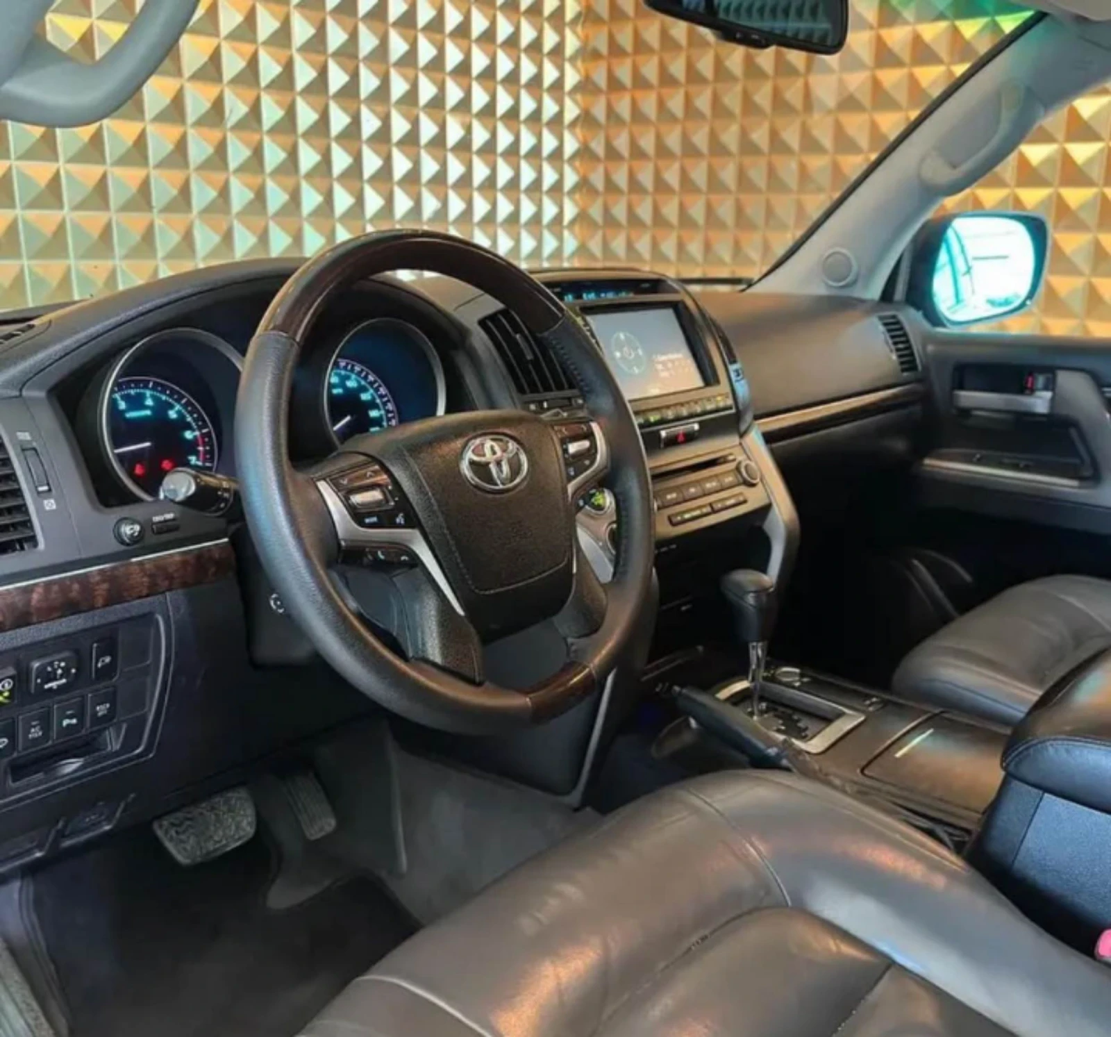 Toyota Land cruiser 5.7 Бензин-Газ, снимка 5 - Автомобили и джипове - 54497613