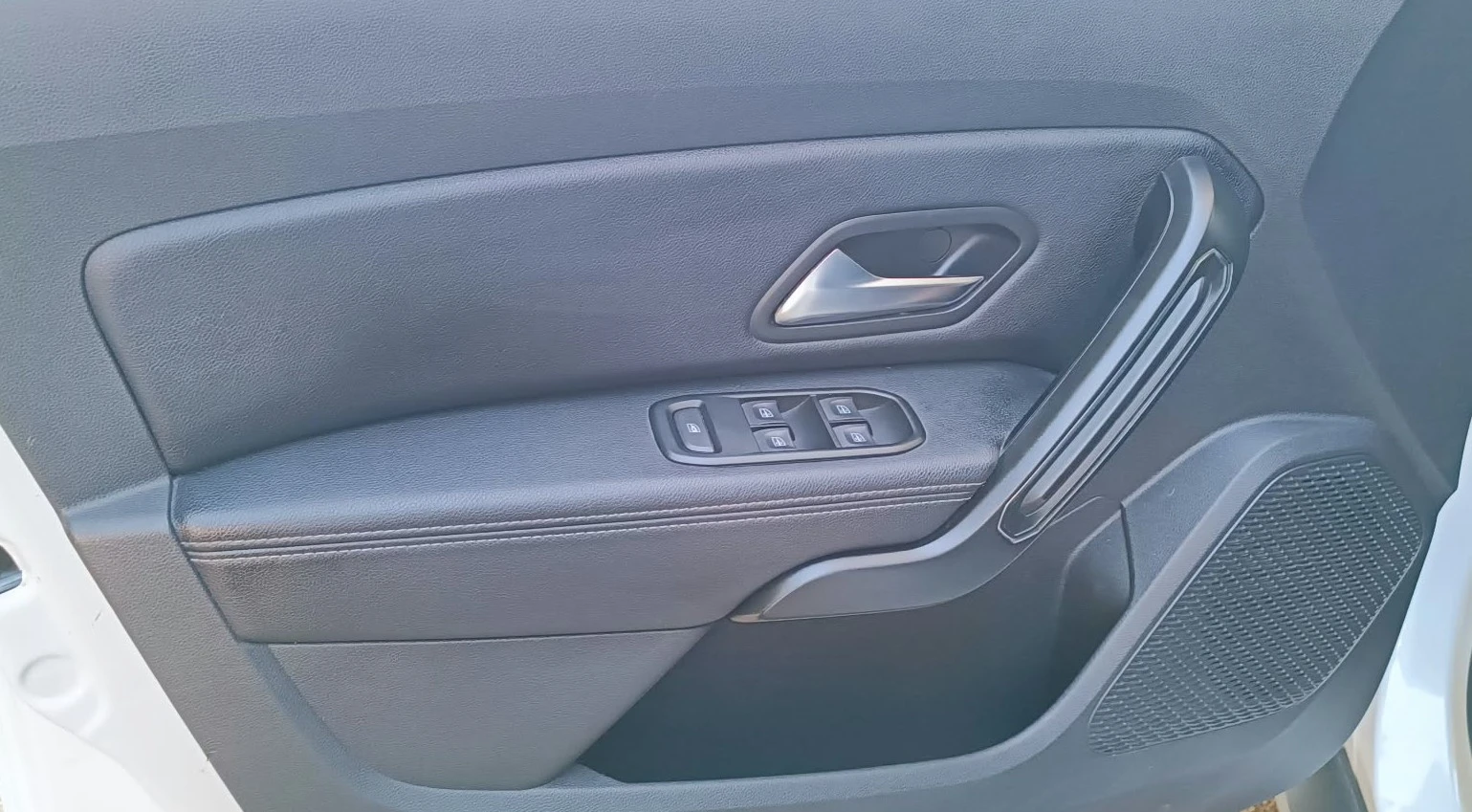Dacia Duster 1.6 SCe/ LPG, снимка 14 - Автомобили и джипове - 56340243