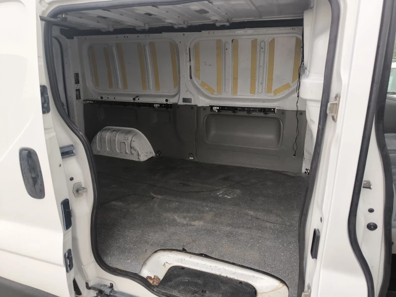 Opel Vivaro 2.5D, снимка 9 - Бусове и автобуси - 51938110