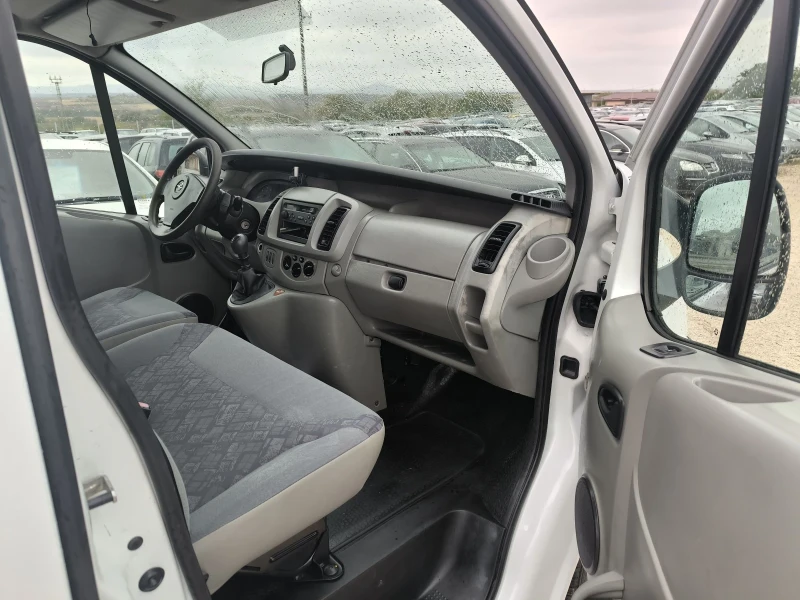 Opel Vivaro 2.5D, снимка 8 - Бусове и автобуси - 51938110