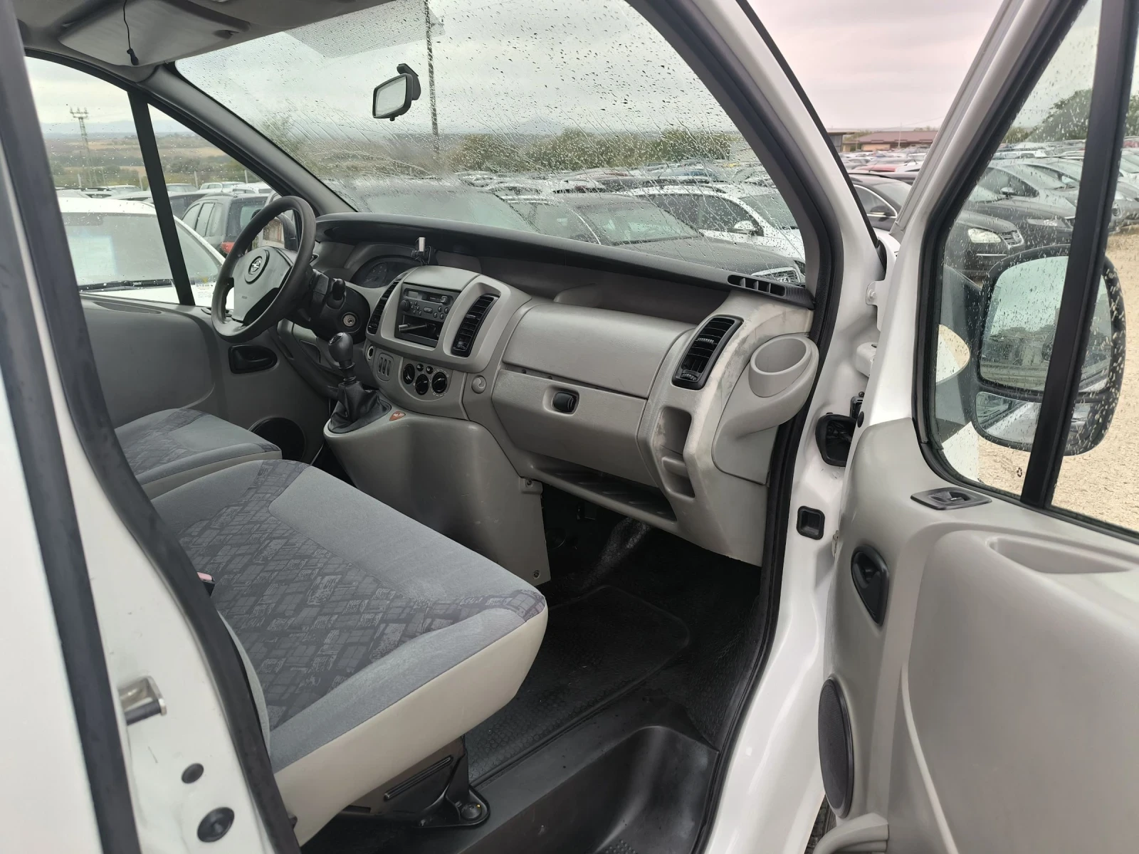 Opel Vivaro 2.5D - изображение 8