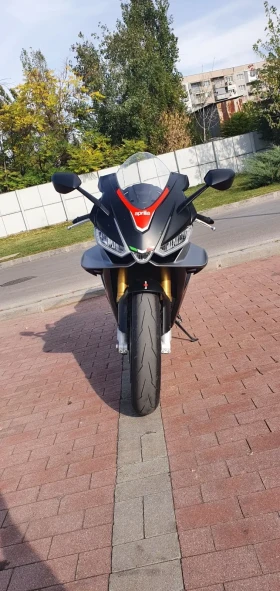     Aprilia RSV4 1100