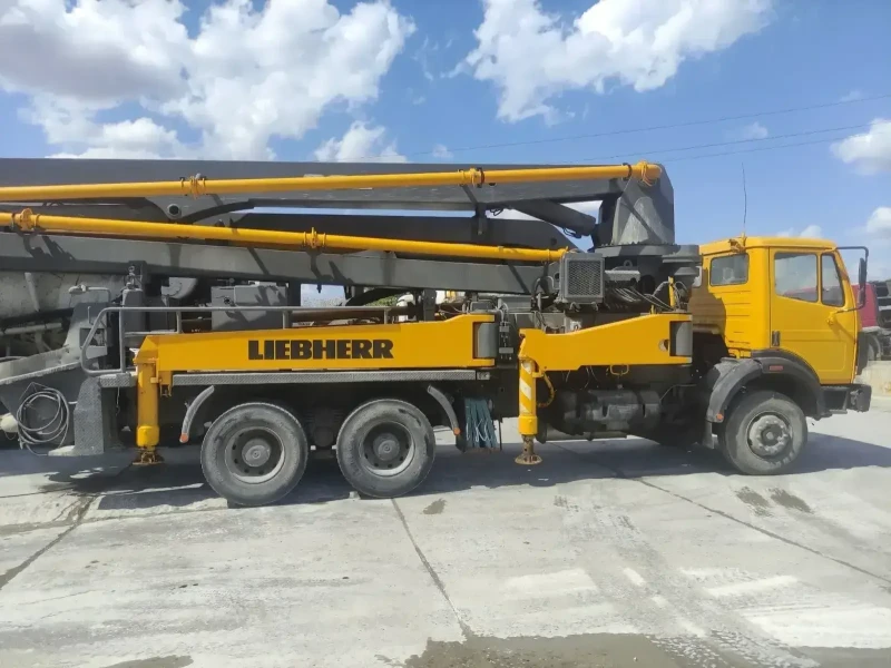 Бетон помпа Mercedes-Benz, снимка 2 - Индустриална техника - 52742365