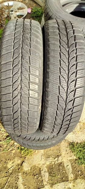 Гуми Зимни 165/70R14, снимка 1 - Гуми и джанти - 42702101