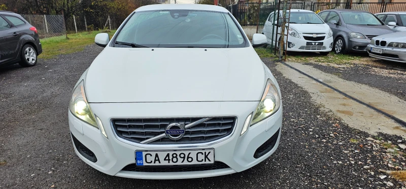 Volvo V60 2.0d D3 163кс Автомат, снимка 2 - Автомобили и джипове - 47960361