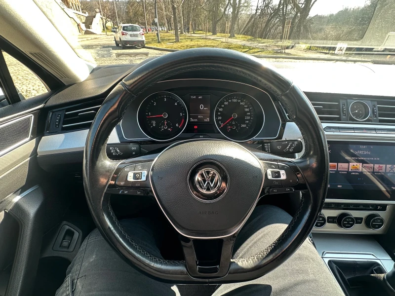 VW Passat, снимка 12 - Автомобили и джипове - 49362385