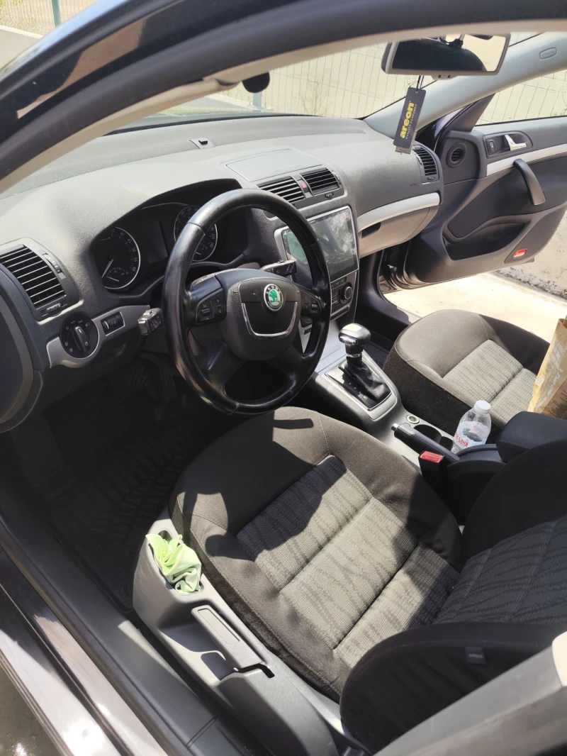 Skoda Octavia 1.6 105HP, снимка 9 - Автомобили и джипове - 50504737