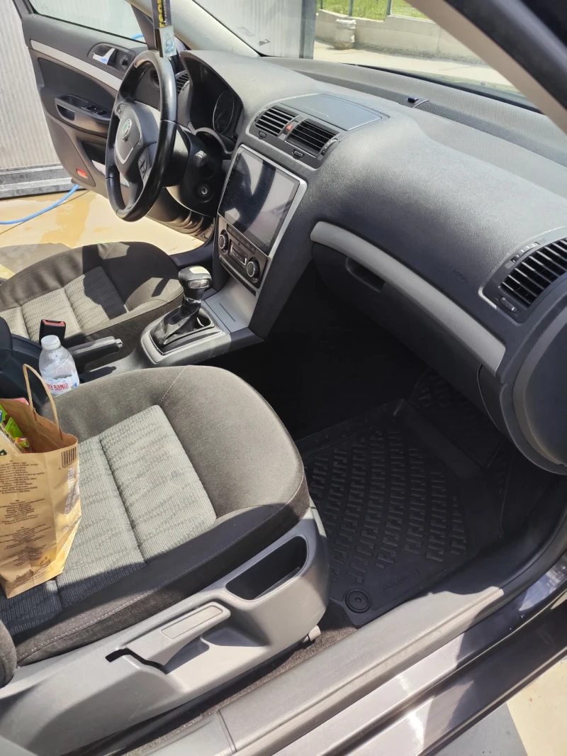 Skoda Octavia 1.6 105HP, снимка 7 - Автомобили и джипове - 50504737