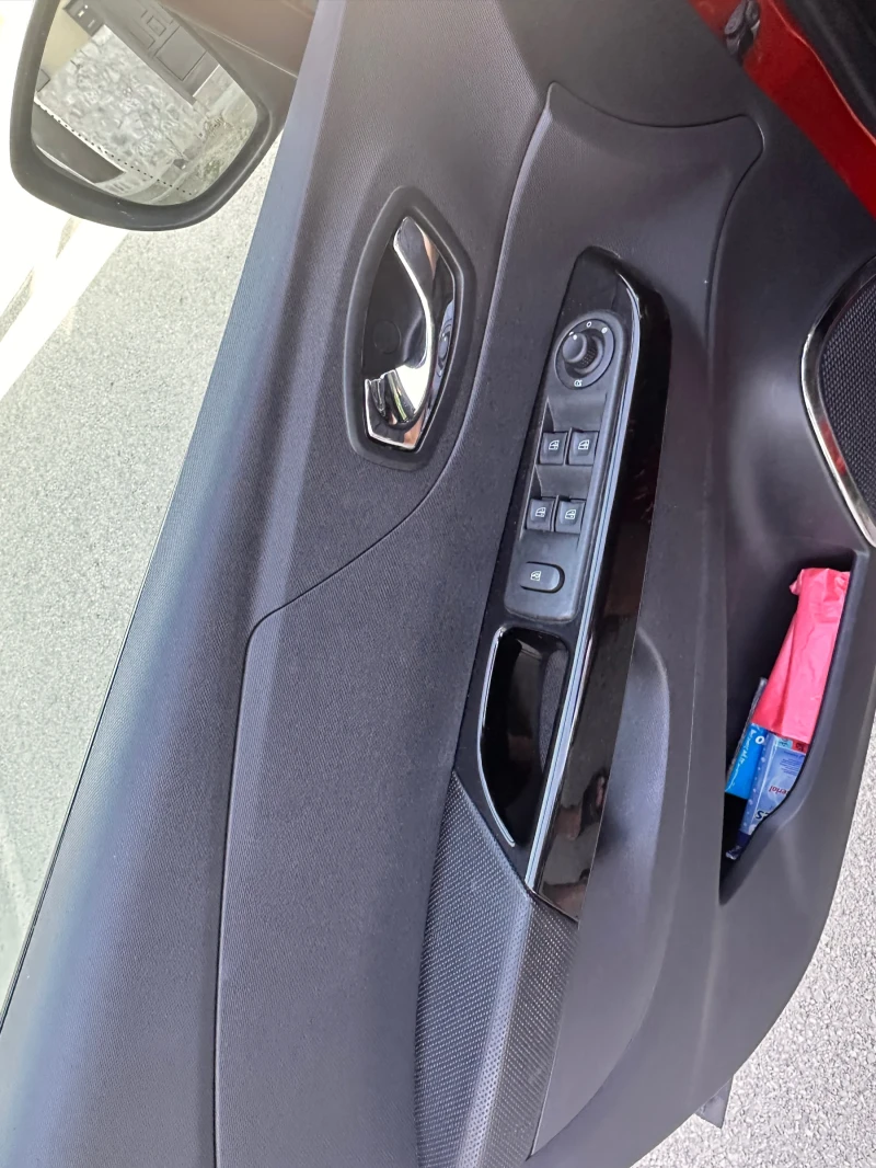 Renault Captur, снимка 11 - Автомобили и джипове - 51800446