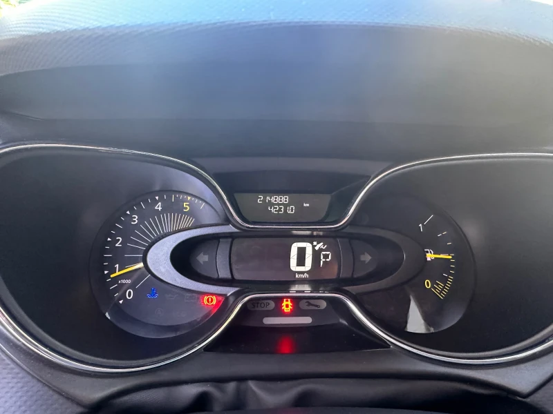 Renault Captur, снимка 9 - Автомобили и джипове - 51800446