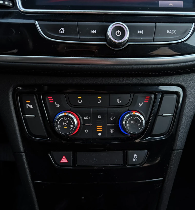 Opel Mokka X Cdti* Keyless* LED* , снимка 13 - Автомобили и джипове - 52712242