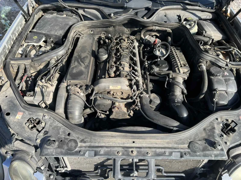 Mercedes-Benz E 270, снимка 9 - Автомобили и джипове - 53157280