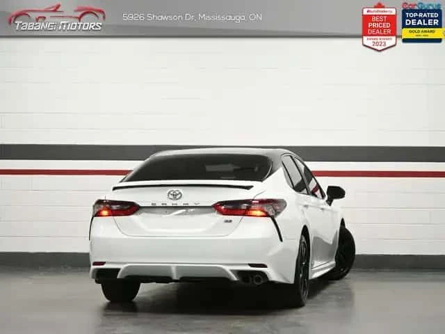 Toyota Camry * SE * CARFAX * CARPLAY * СЛЕДЕНЕ НА ЛЕНТИ, снимка 2 - Автомобили и джипове - 54151035