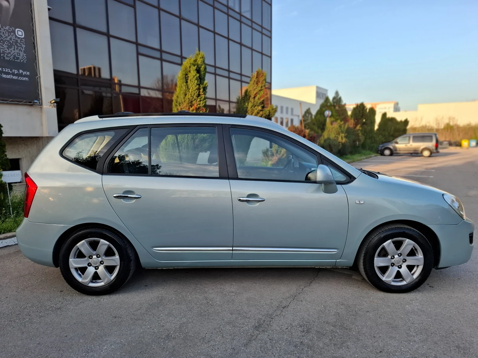 Kia Carens 2.0 CRDi 140hp * 7 местен * КЛИМАТИК * ИТАЛИЯ *  - изображение 5