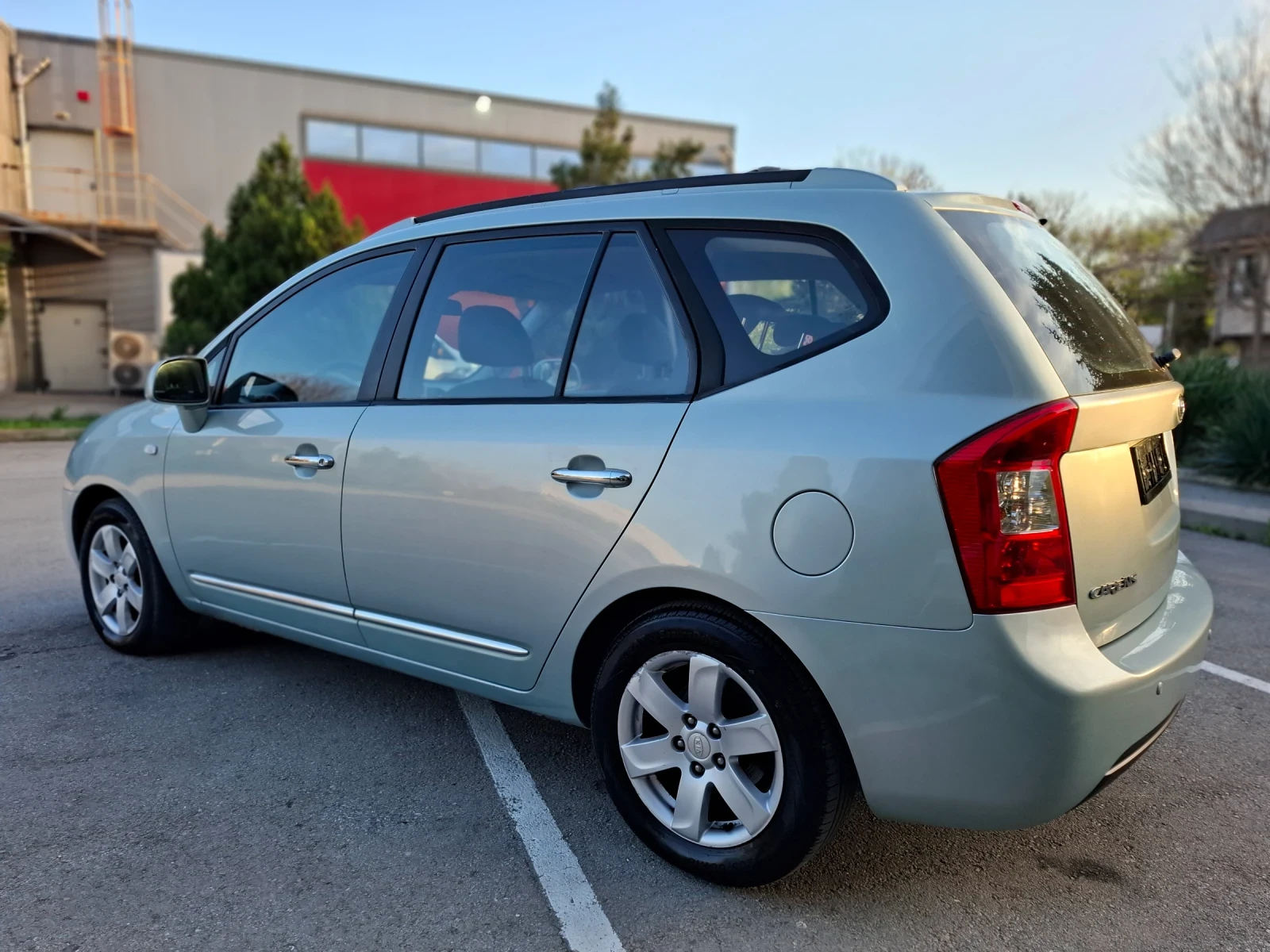 Kia Carens 2.0 CRDi 140hp * 7 местен * КЛИМАТИК * ИТАЛИЯ *  - изображение 2