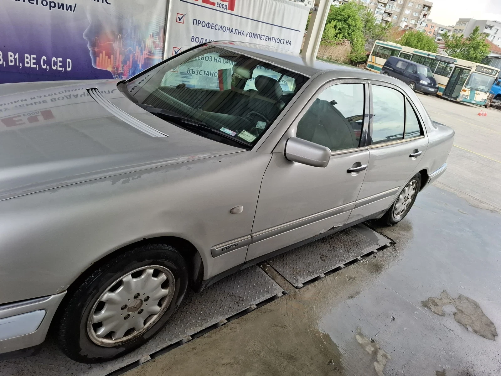Mercedes-Benz E 200 Газ-бензин - изображение 10