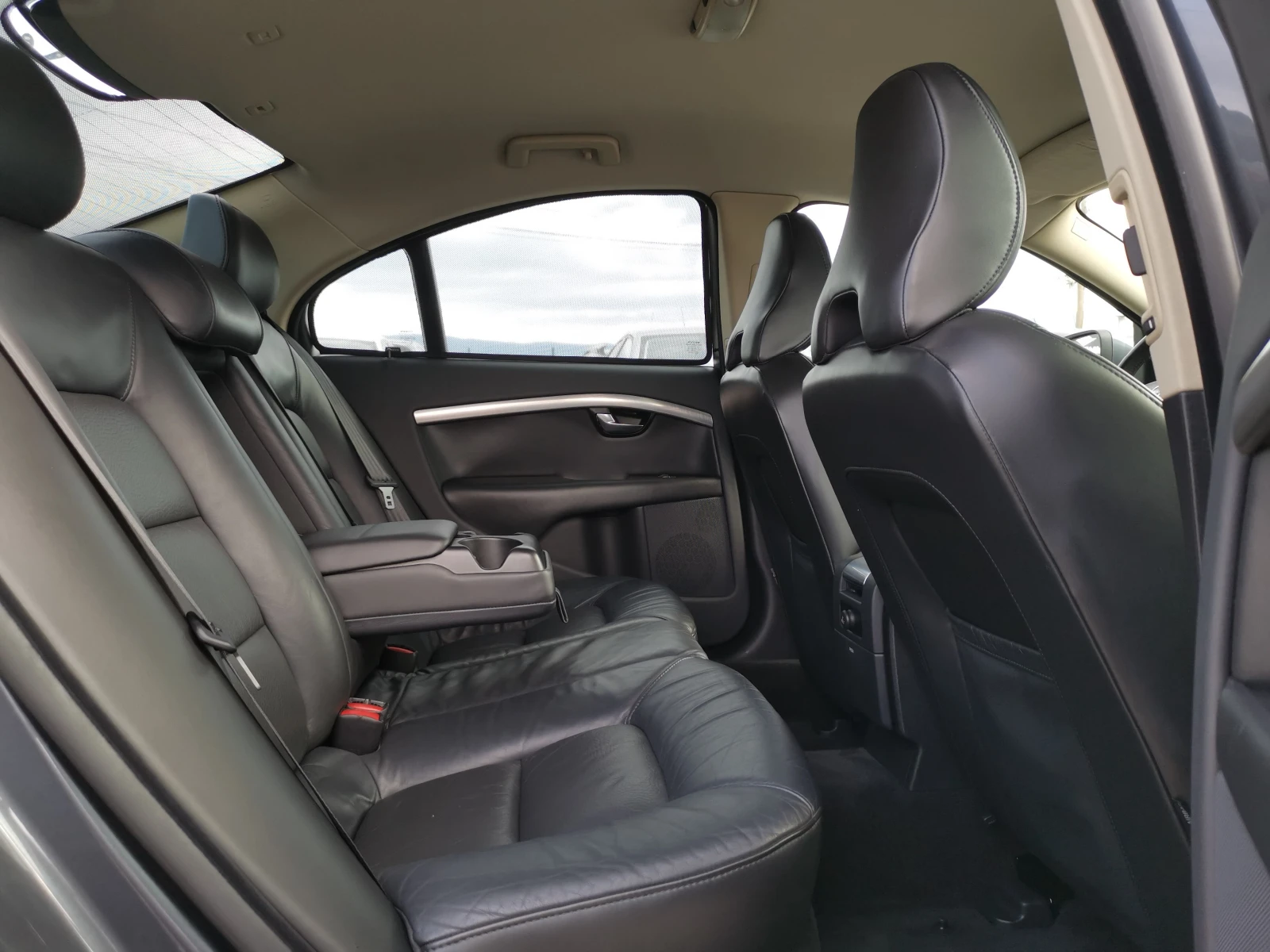 Volvo S80 2.4 D5 185 A 4x4 - изображение 7