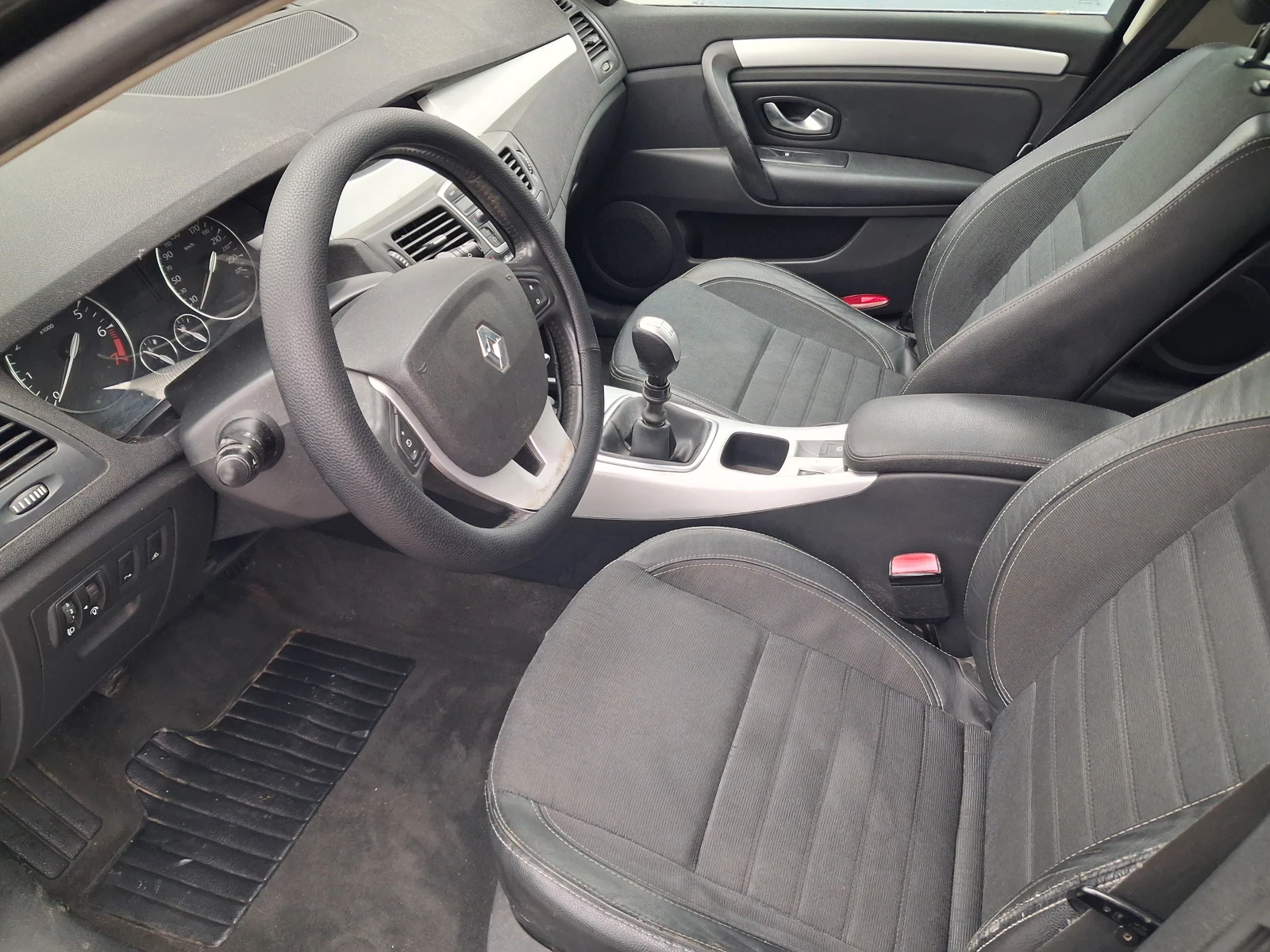 Renault Laguna 2.0i* * BENZIN* SEDAN - изображение 9