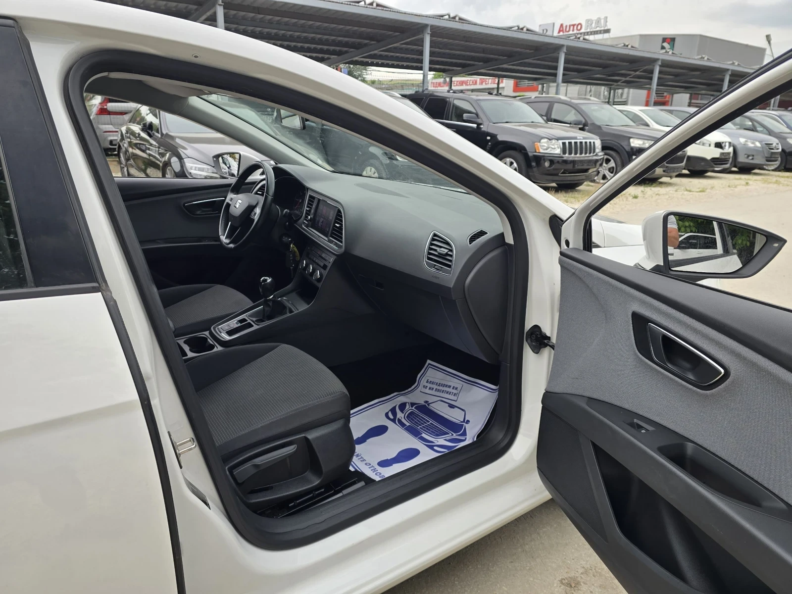 Seat Leon 1.6TDI 115к.с STYLE , снимка 14 - Автомобили и джипове - 53563912