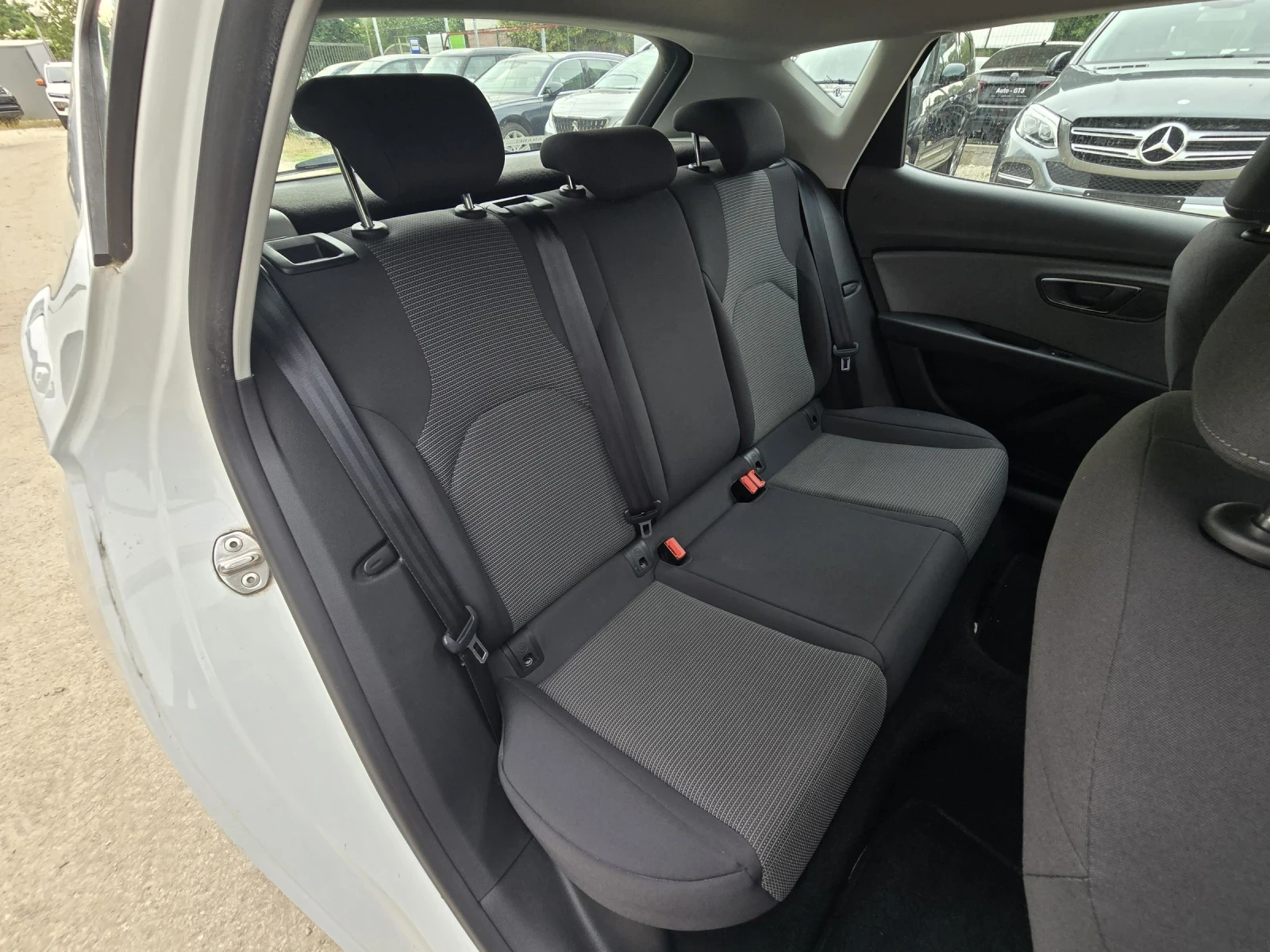 Seat Leon 1.6TDI 115к.с STYLE , снимка 15 - Автомобили и джипове - 53563912
