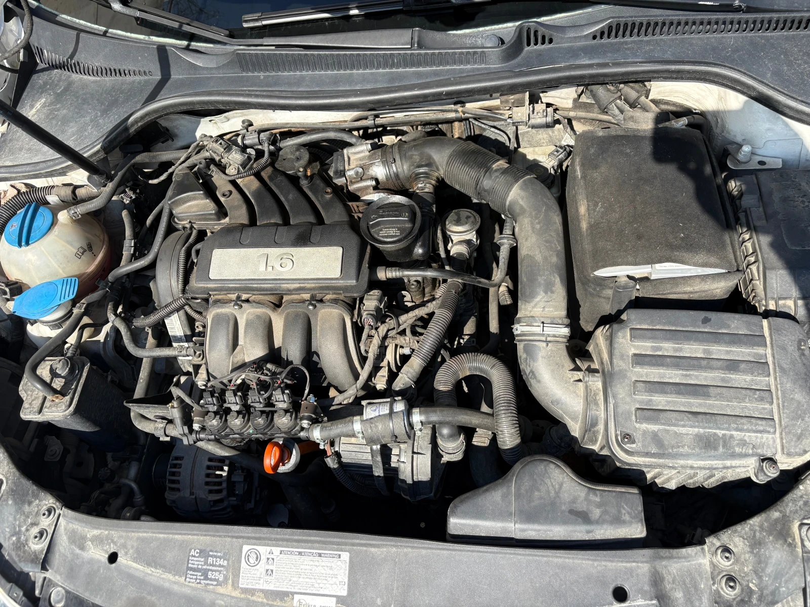VW Golf 1.6 Bi-Fuel, снимка 11 - Автомобили и джипове - 54059262