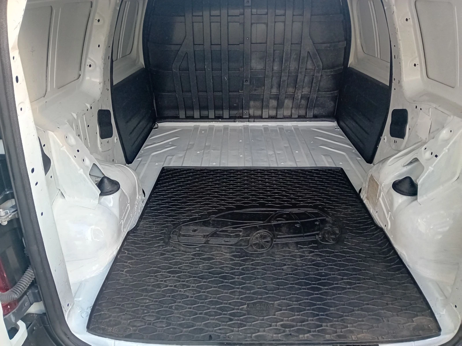 Dacia Logan 1.4 БЕНЗИН ГАЗ 164000 КМ СЕРВИЗНА ИСТОРИЯ, снимка 13 - Автомобили и джипове - 54511439