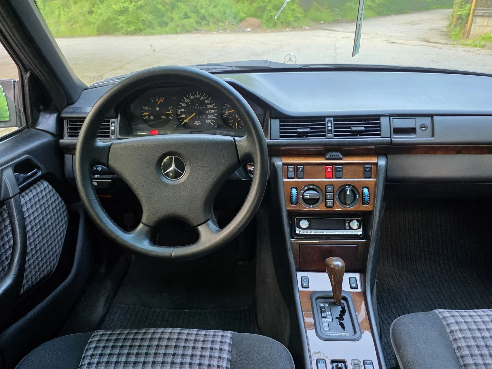 Mercedes-Benz 300 300-24V 220к.с , снимка 7 - Автомобили и джипове - 54672108