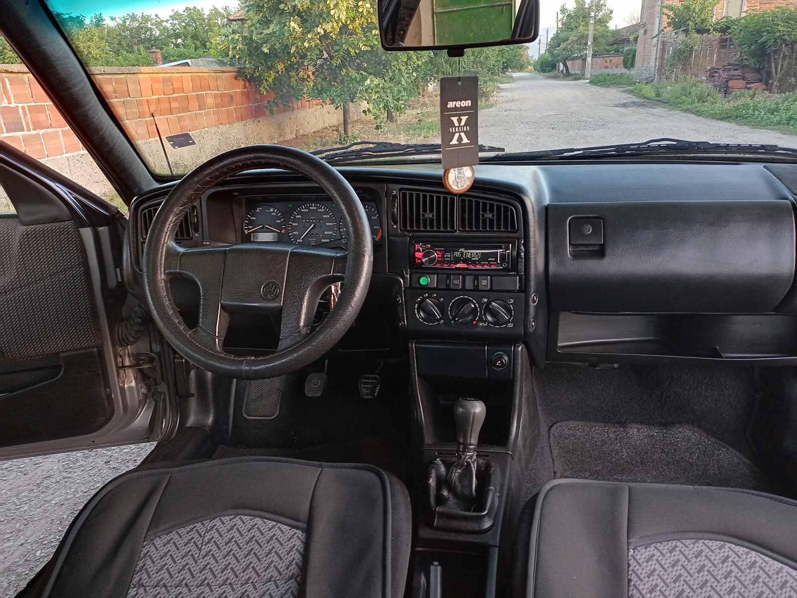 VW Passat 1.8 mi ABS, снимка 12 - Автомобили и джипове - 55098469