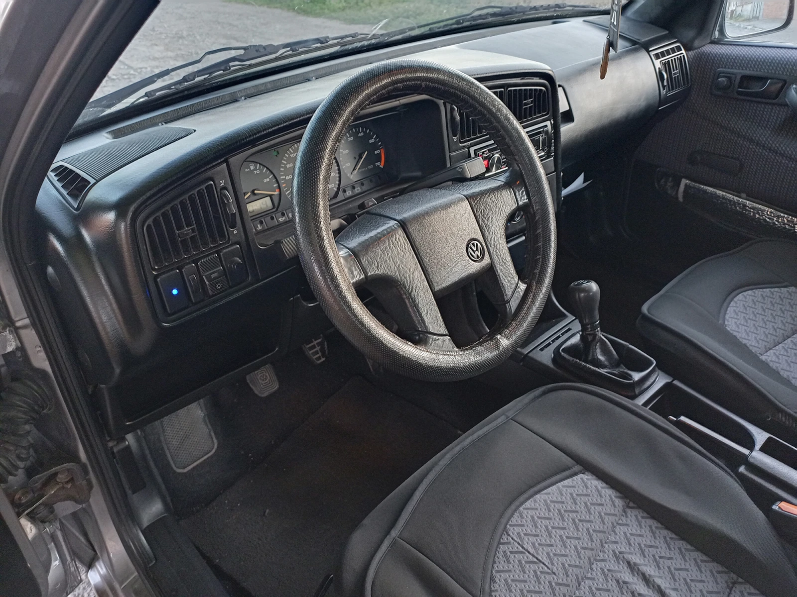 VW Passat 1.8 mi ABS, снимка 13 - Автомобили и джипове - 55098469