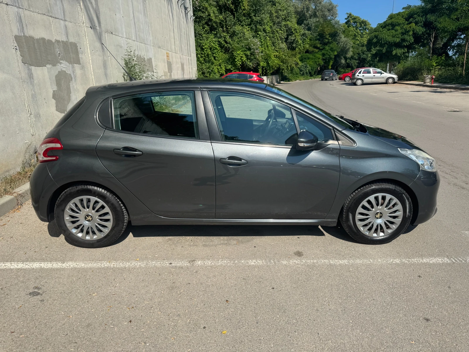 Peugeot 208 1.6 E-HDi 92 к.с., снимка 2 - Автомобили и джипове - 55343240