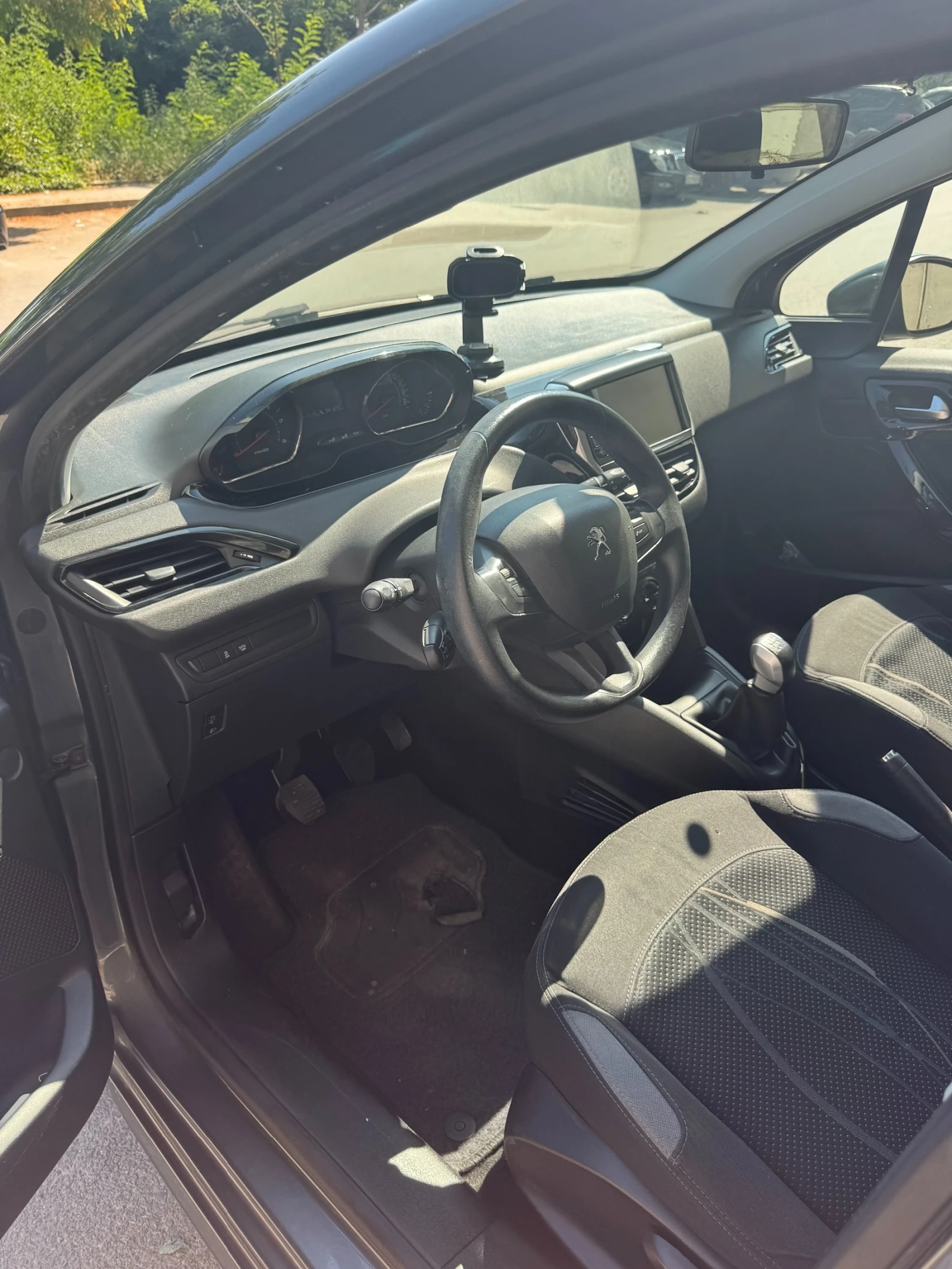 Peugeot 208 1.6 E-HDi 92 к.с., снимка 11 - Автомобили и джипове - 55343240