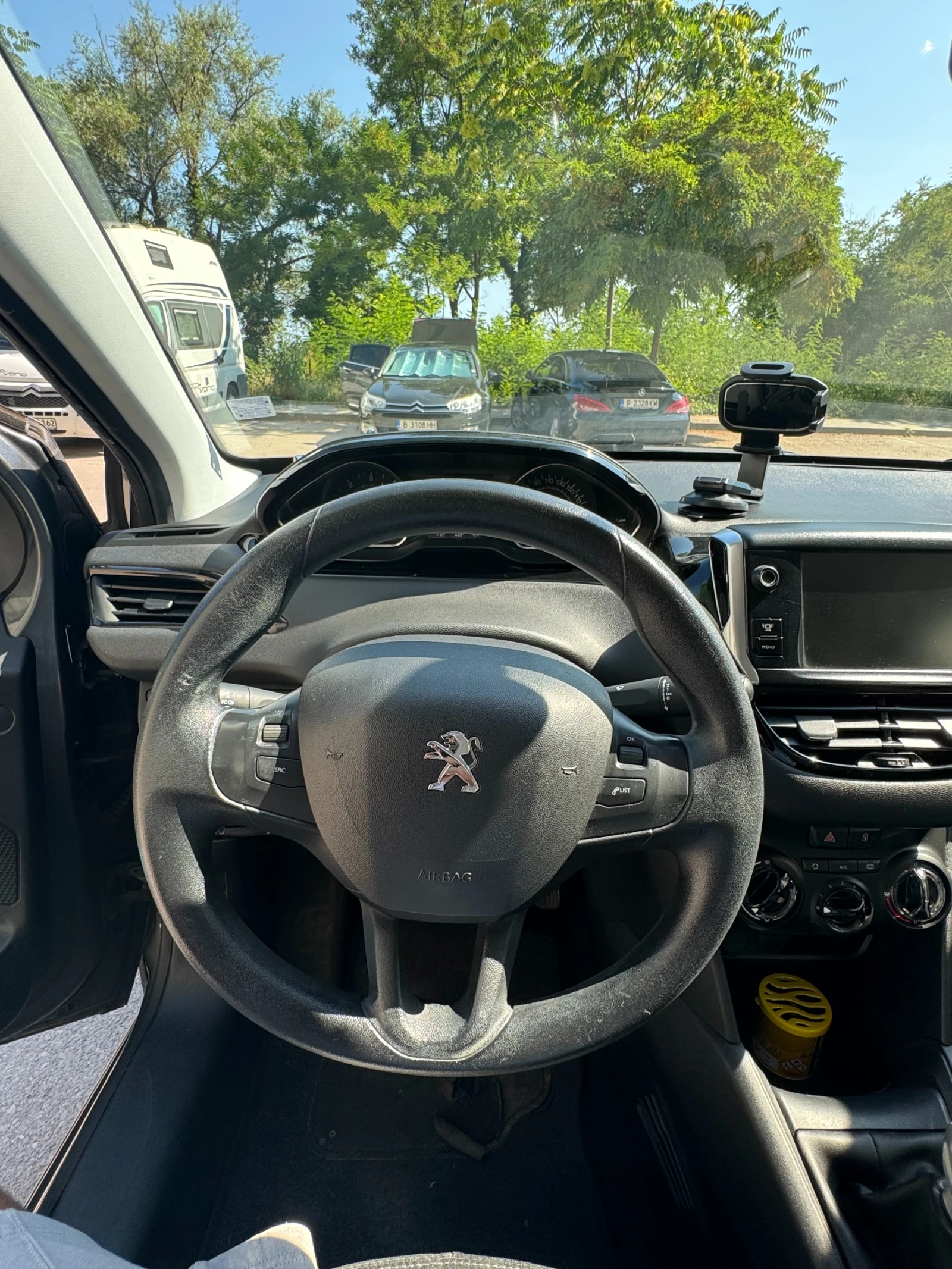 Peugeot 208 1.6 E-HDi 92 к.с., снимка 13 - Автомобили и джипове - 55343240