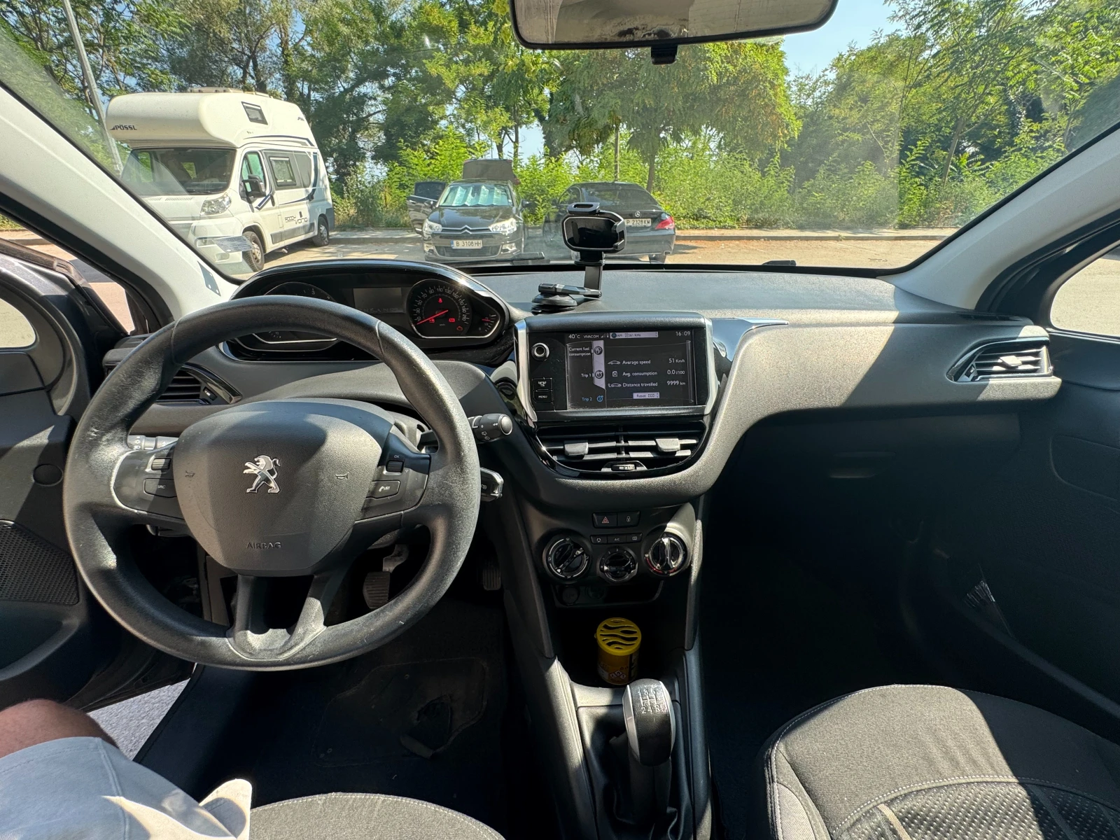 Peugeot 208 1.6 E-HDi 92 к.с., снимка 15 - Автомобили и джипове - 55343240