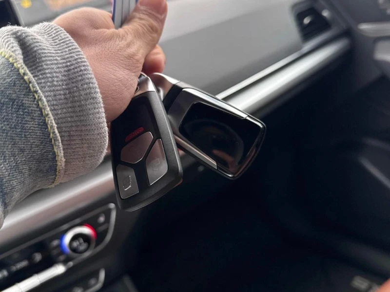 Audi Q5 Komfort  CARFAX, снимка 10 - Автомобили и джипове - 53077197