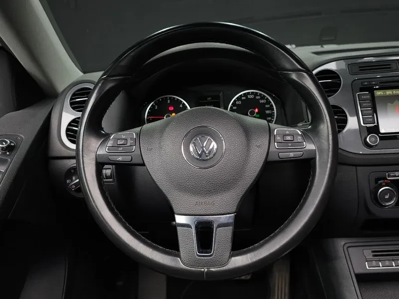 VW Tiguan 2.0 Tdi Premium 5N, снимка 13 - Автомобили и джипове - 56207424