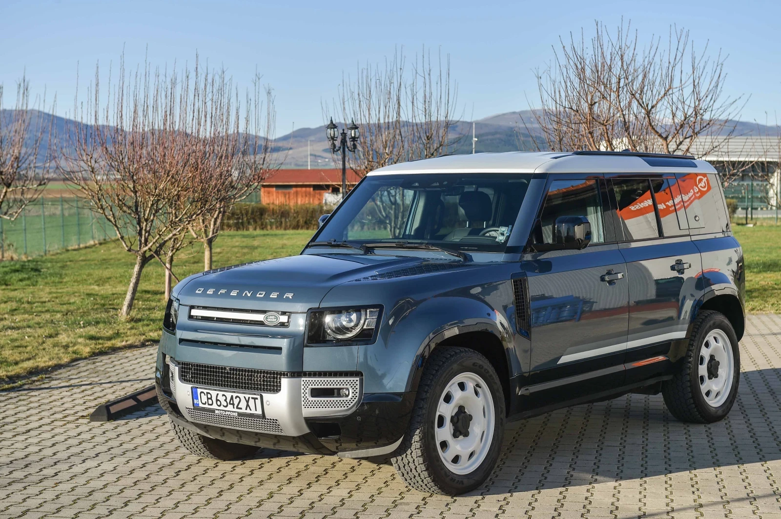 Land Rover Defender 110  D300 X-Dynamic SE - изображение 2