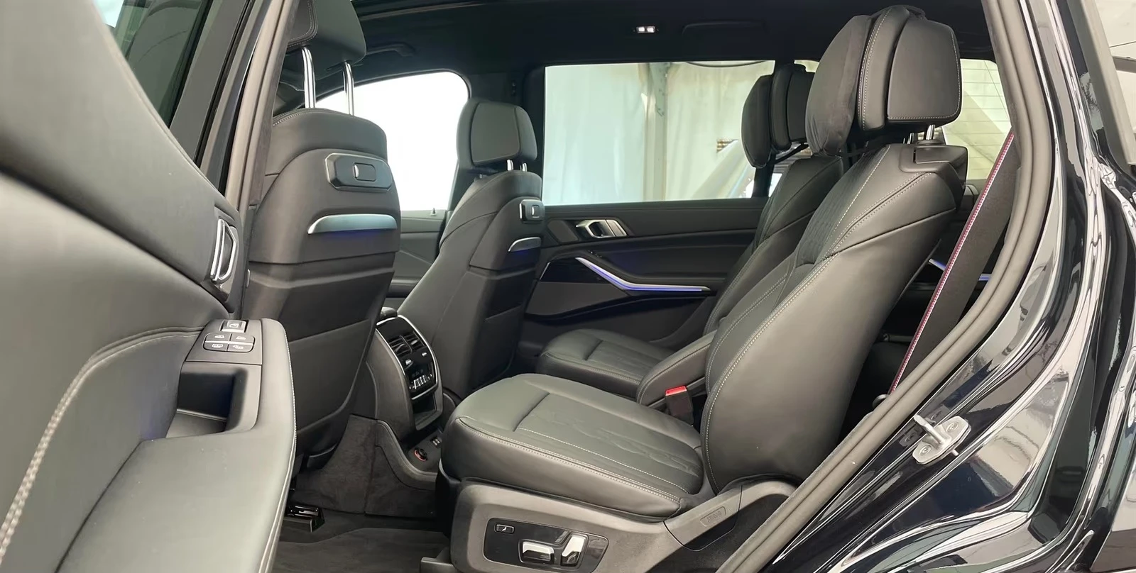 BMW X7 M60i/ M SPORT PRO/SKY LOUNGE/6 SEATS/H&K/ HUD/ 360, снимка 13 - Автомобили и джипове - 55395032
