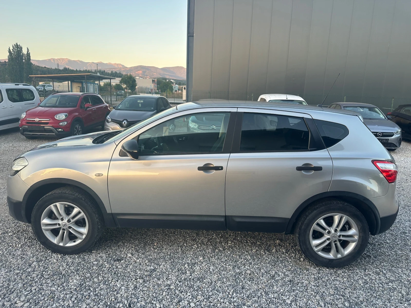 Nissan Qashqai 1.6 Бензин-Газ EURO 5 , снимка 2 - Автомобили и джипове - 55982926