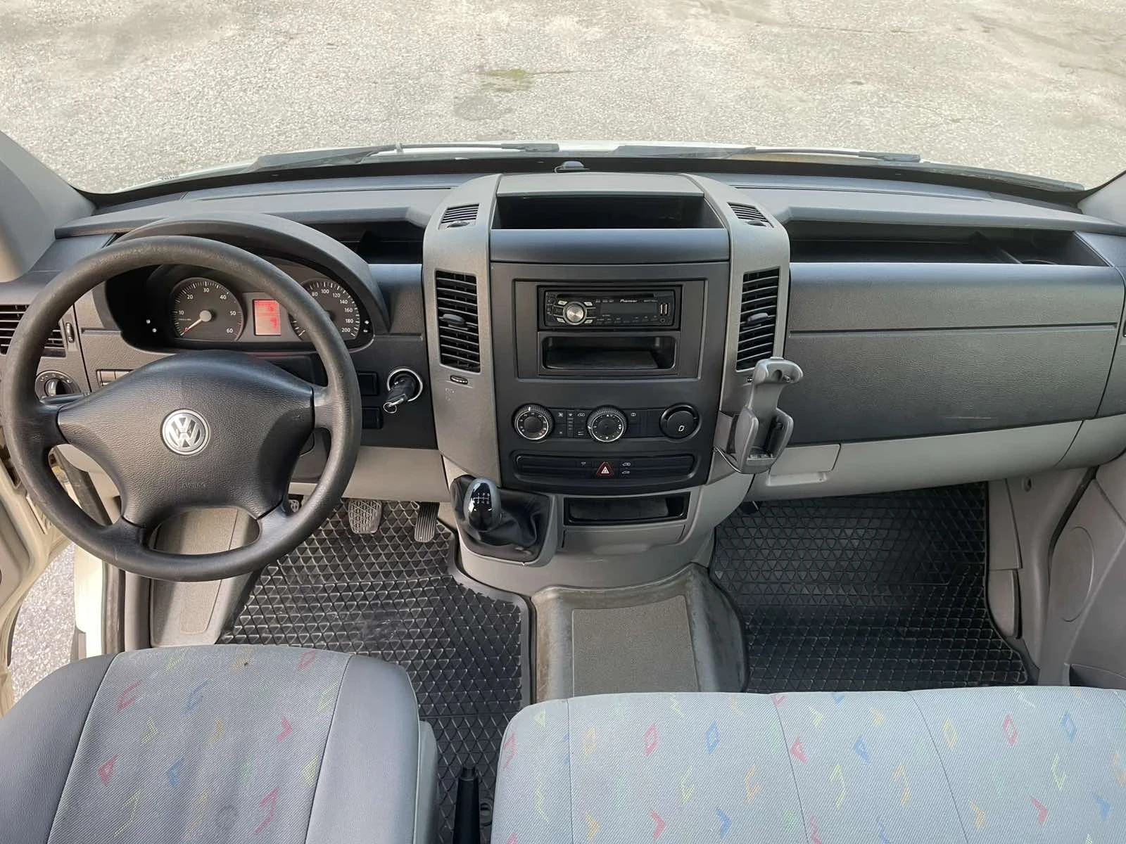 VW Crafter Товаропътнически, снимка 8 - Бусове и автобуси - 54486716