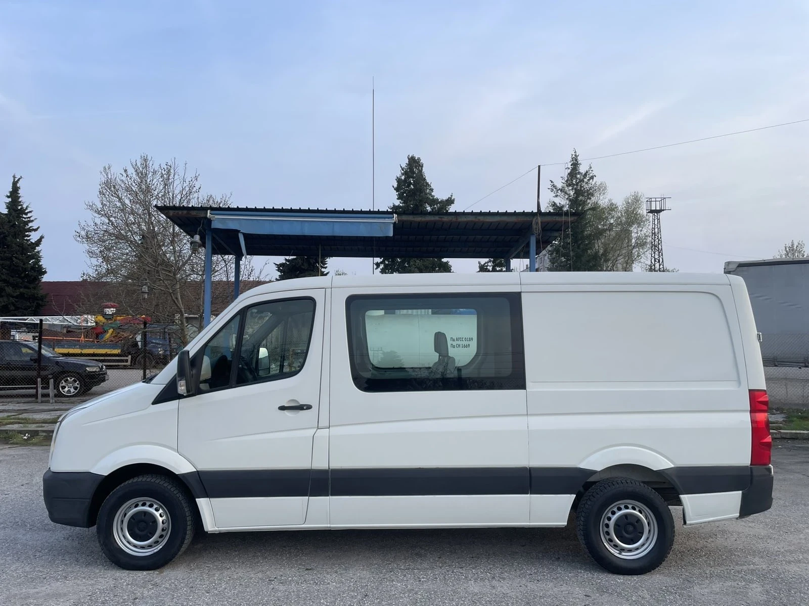 VW Crafter Товаропътнически, снимка 4 - Бусове и автобуси - 54486716