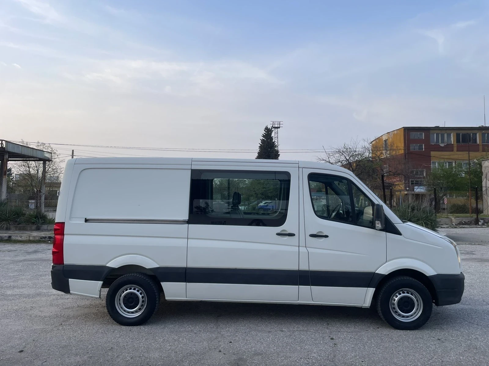 VW Crafter Товаропътнически, снимка 3 - Бусове и автобуси - 54486716