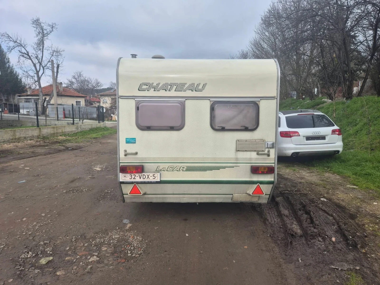 Каравана Chateau 330, снимка 3 - Каравани и кемпери - 54343557