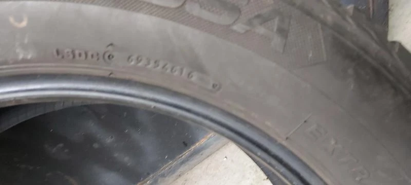 Гуми Зимни 235/60R18, снимка 8 - Гуми и джанти - 34707083