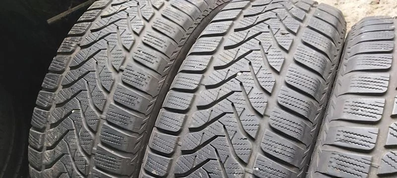 Гуми Зимни 235/60R18, снимка 2 - Гуми и джанти - 34707083