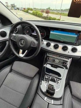 Mercedes-Benz E 220 Нави/Панорама/Сервизна история/4MATIC, снимка 14
