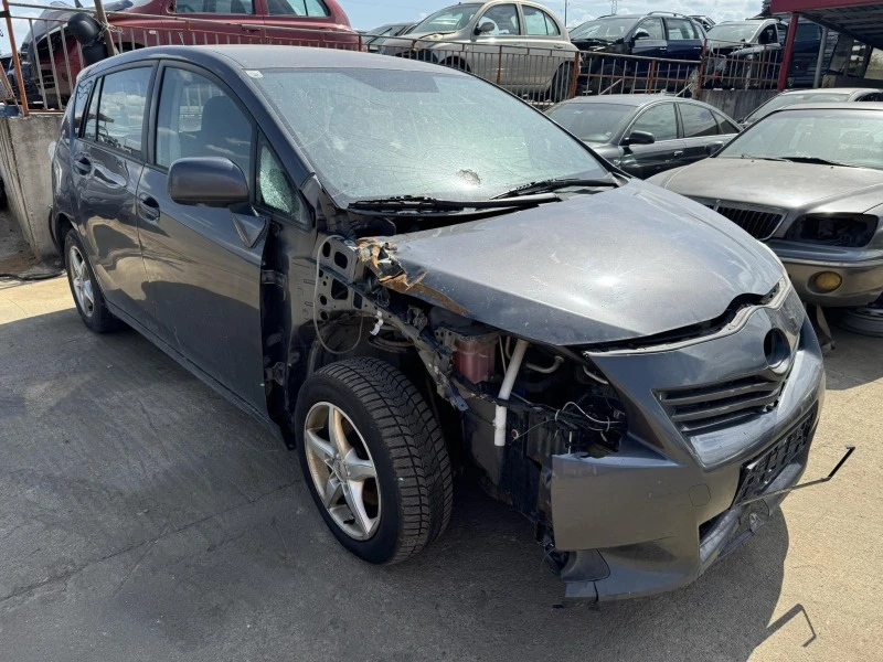 Toyota Corolla verso 2.0, снимка 4 - Автомобили и джипове - 46370255