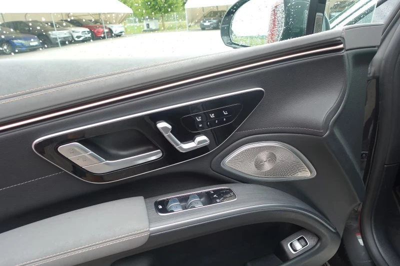 Mercedes-Benz EQS 580/4MATIC/523HP/PANO/BURM/MEMO/HUD/360/339g, снимка 14 - Автомобили и джипове - 51754888