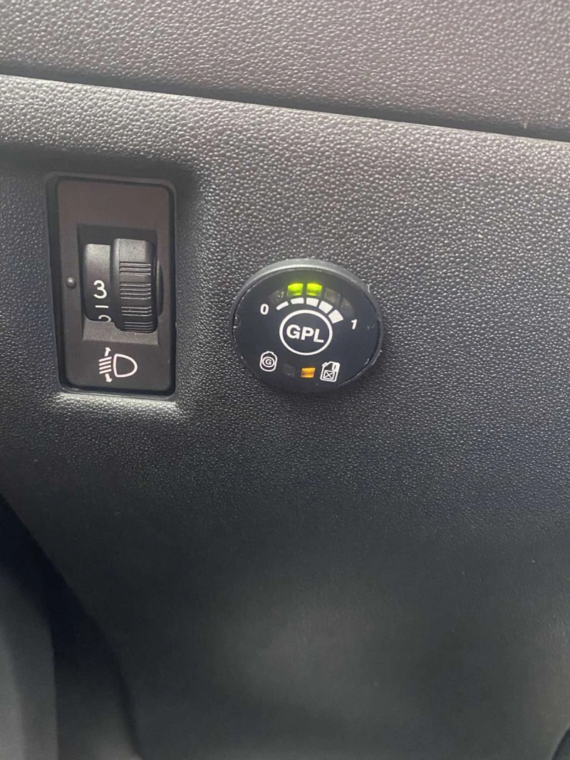 Citroen C3 Picasso, снимка 9 - Автомобили и джипове - 52411585