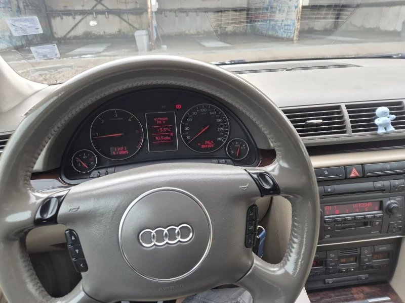 Audi A4 2.5 tdi, снимка 12 - Автомобили и джипове - 52342748